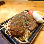 Genshi Robatayaki Howaitohausu - 柔らか牛肉ジャポネソースともやしを添えて