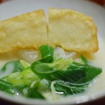 富小路 やま岸 - 海老芋、九条葱　白味噌仕立て