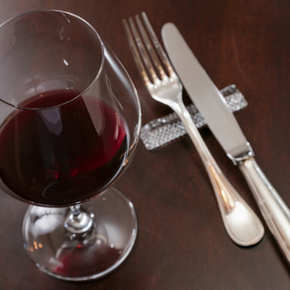 Uses Riedel's highest quality glasses and Christofle cutlery♪