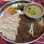 サッチェズカリー - 野菜キーマ、日替りカリーのあいがけ 900円