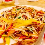 Ngan Dinh Restaurant - 『七彩炒鴨絲』様（鳥肉バージョンのチンジャオロース）