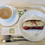 カフェ・ディ・フェスタ - 苺のエクレアの空中写真 2016/04/25