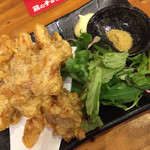 Taishuutorisakabatorinochomoramma - 黄金の若鶏モモ肉の唐揚げ¥626
                        言うほどのものかなー。平井駅近くの唐揚げ屋に全く敵わんよ。