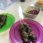 祭り屋 - 店内の屋台(笑)で焼かれる焼鳥もやっぱうまい