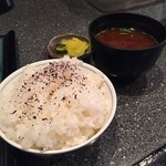 しゅん亭 - カキフライ定食のご飯とみそ汁