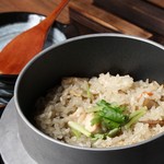 Freshly baked! chicken Kamameshi (rice cooked in a pot)