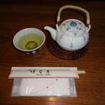 お茶とお手拭き