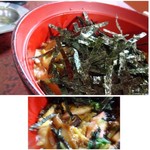 博多 藪 - 蒲鉾・玉ねぎ・椎茸などが入り、こちらも福岡仕様でかなり甘い・・ 一味をかけると食べやすいですね。