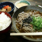 なかや - かけそば　出汁がきいててほっとする味