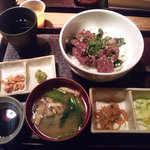 春秋 - 牛ハラミ炭火ステーキ丼でございます（2011.01）