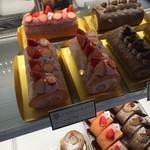 アンリ・シャルパンティエ - (メニュー)いちごのロールケーキ