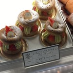 アンリ・シャルパンティエ - (メニュー)いちごとピスタチオのパリ・ブレスト