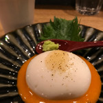 あてまき喜重朗 - 練りウニと半熟卵 680円。