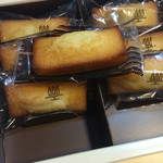 アンリ・シャルパンティエ - 料理写真:アーモンド2種使用、北海道、根釧地区産の生乳で
作った発酵バター使用と有ります。