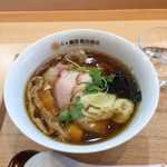 飯田商店 - わんたん入り醤油ちゃーしゅー麺
