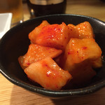 炭火焼肉ホルモン 徳臓 - カクテキ