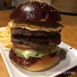 ハングリー ヘブン 目黒店 - ハングリーヘブンバーガーダブル 1200円
                                +目玉焼 100円