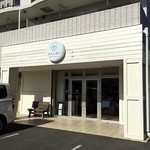 ユナイテッド ヌードル アメノオト - お店の外観　ラーメン屋とは思えませんよ