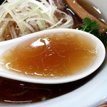 鶏の旨味が濃厚なスープ