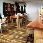 ユナイテッド ヌードル アメノオト - 対面式のカウンターテーブル席