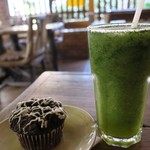 Blue Diamond The Breakfast Club  - アボカドマフィンとミントライムシェイク