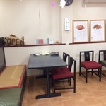 あたしのたい焼き - テーブル席もあります。ゆっくりしていってください。