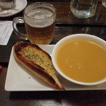 Bavarian Haus - ガーリックトーストとスープ