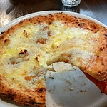 アクア チプレッソ - モッツアレラチーズ、ゴルゴンゾーラチーズ、クリームチーズ、粉チーズ