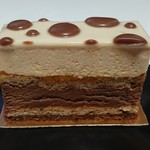 パティスリー アクイユ - アールグレイのババロワとミルクチョコのクリーム、オレンジとアプリコットのコンフィが爽やか