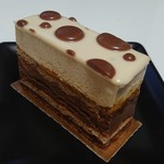 パティスリー アクイユ - とろとろグラッサージュのドットが可愛い！ロワイヤル540円