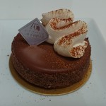 パティスリー アクイユ - 蜂蜜風味のチョコムースとキャラメリゼした林檎、ポミエル540円