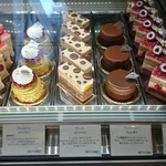 パティスリー アクイユ - 上品かつ華やか！見ているだけで幸せになれるケーキその3