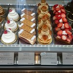 パティスリー アクイユ - 上品かつ華やか！見ているだけで幸せになれるケーキその2