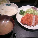 もち豚とんかつ たいよう - ロースカツ定食
