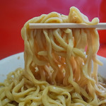 ラーメン二郎 - 絶妙なズル感と粉感のバランス