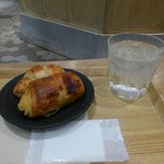 Sarutahiko Kohi - クロワッサン234円とお水とお手拭き