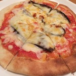 Trattoria Pieno - 茄子とチーズのピザ
