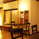 三日月氷菓店 - ほわっとした灯りの店内。