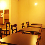 三日月氷菓店 - ほわっとした灯りの店内。