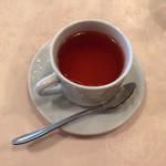 パリのワイン食堂 - 食後の紅茶はミニサイズ。
