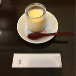 Resutoran yamaneko ken - デザートのプリンです。後から気付きましたが、箸入れに「猫」が書かれていました。