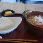 灯 - 豚汁セット・塩むすび