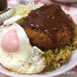 Puthikokku - ドライメンチカツカレー目玉乗せ 700円