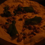 レストランバー メサイア - くるみとゴルゴンゾーラチーズのピザ