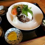 一田 - “和風ハンバーグ定食”(800円)。
