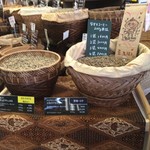 コーヒーストーリー・ニシナ屋 - 焙煎する前のコーヒー豆