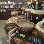 コーヒーストーリー・ニシナ屋 - 焙煎する前のコーヒー豆