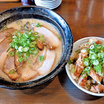 らーめん晴れるや - 豚こつあっさり+チャーシューと唐あげ丼