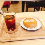 Shinkawasaki Taun Kafe - アイスティー/ブルーベリーベーグル