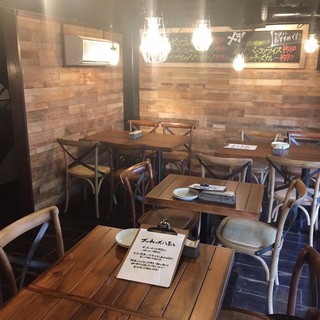 アンティークのカジュアルでおしゃれな内装！